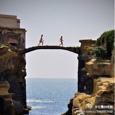 那不勒斯Gaiola Bridge，一座梦幻般的桥