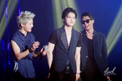 我再瞄~~我的LP怎么都看不厌~~