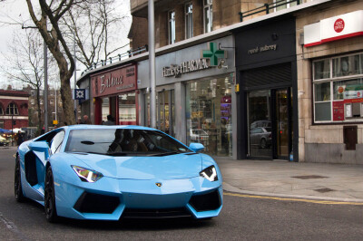 Baby blue Aventador LP700-4 非常纯正的baby-blue，轰鸣声非常逼