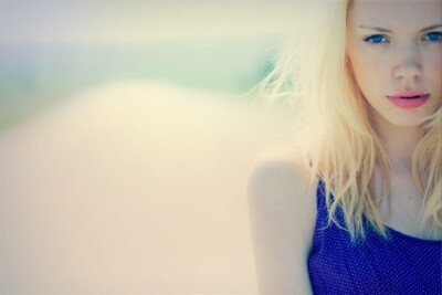 除了更深地去爱，没有什么方法可以治疗爱。——梭罗《梭罗日记》