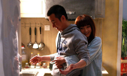 我求求你嫁给我。虽说我没车、没钱、没房、没钻戒，但是我有一颗陪你到老的心。等你老了，我依然背着你，我给你当拐杖。等你没牙了，我就嚼碎了再喂给你吃。我一定等你死了以后我再死，要不把你一人留在这世上没人照顾，我做鬼也不放心。——《裸婚时代》