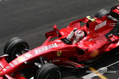 【Kimi 莱科宁 冠军集 F1】2007.10.21 巴西 Interlagos 在赛前普遍不被人看好的情况下奇迹般的夺冠,为2007赛季画上了一个完美的句号,同时实现大逆转,拿到了自己职业生涯的首个年度车手总冠军