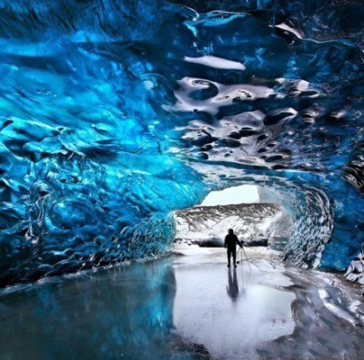 冰岛的蓝冰洞，光是看就觉得比西瓜还凉快！