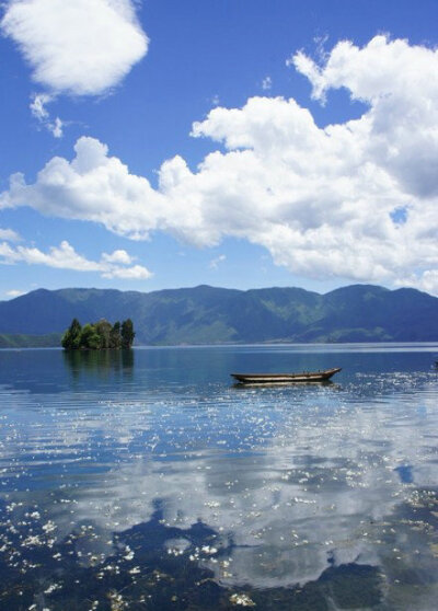 中国的爱琴海——泸沽湖