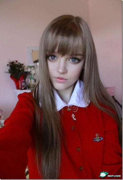 长得像洋娃娃的女孩~。~