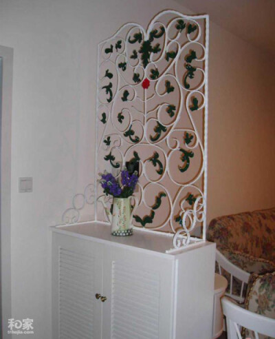 进门口的铁艺鞋柜