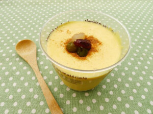 将所有的材料倒在搅拌机里就好  2. 拌好之后放冰箱里冷藏30分钟~  3. 拿出来享用就好