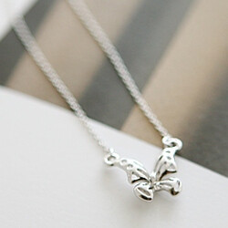 韩饰蜗居 韩国进口 时尚淑女款镂空蝴蝶短项链 XL1361