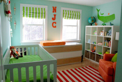 绿色和红色，颜色搭配很好，而且采光也很好,婴儿房,绿色,儿童房,置物架