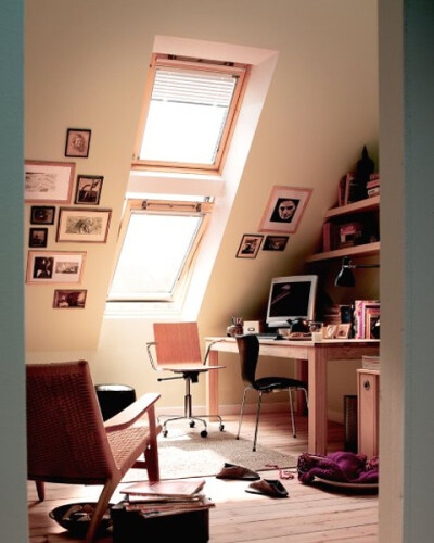 天窗,利用线面的工作台和隔板.我都喜欢.暖暖的阳光,阁楼,工作室,天窗,小居室