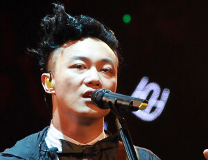 一、听一场这个男人的演唱会，随他心痛、快乐、感伤