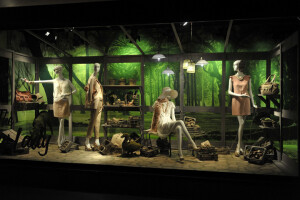 The Hudson Bay windows April 2012 这橱窗做得真丛林啊。。。。