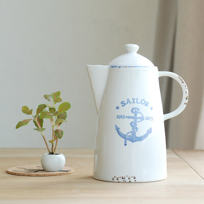 这茶壶也很怀旧复古，船锚的图案跟白色的搪瓷很搭。【阿团丸子】