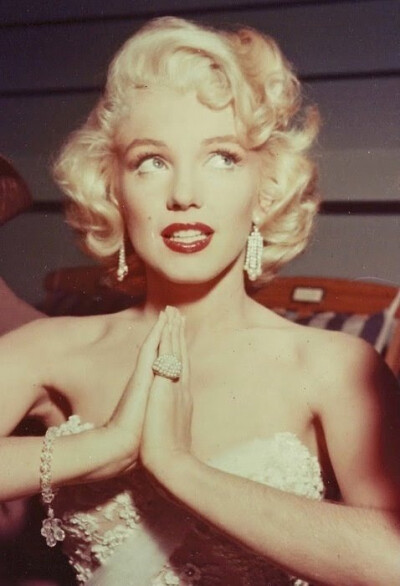 Marilyn Monroe、what r u pray for?