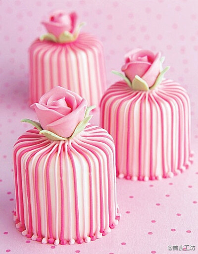 可爱的粉色玫瑰小蛋糕