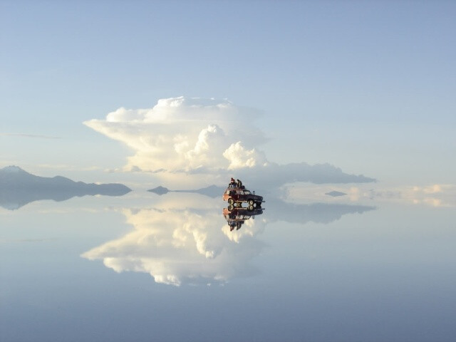 天空之镜，位于玻利维亚的乌尤尼盐沼.据说这里是世界最干净的地方，离天堂最近。