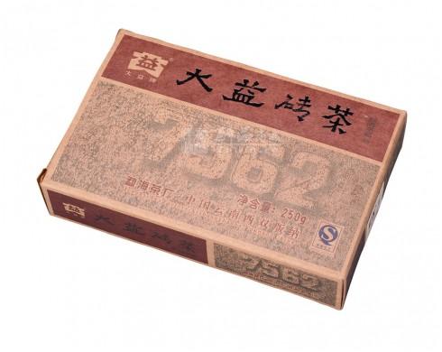 大益普洱茶 砖茶7562 （902） 2009年熟茶 一款高档的适度发酵稍许偏青的经典普洱砖茶产品。