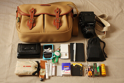 what&#39;s in your bag?、collection、tik tok、BAG、Blackberry VS iPhone、Mess、its love、sexy cool girl、女人、时尚、嘘、Josie、whats in your bag