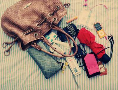 what&#39;s in your bag?、tik tok、小东西、Blackberry VS iPhone、配饰、恋物、whats inside your bag、白、whats in your bag、暖的 某一刻、黑莓控、手机、Autumn