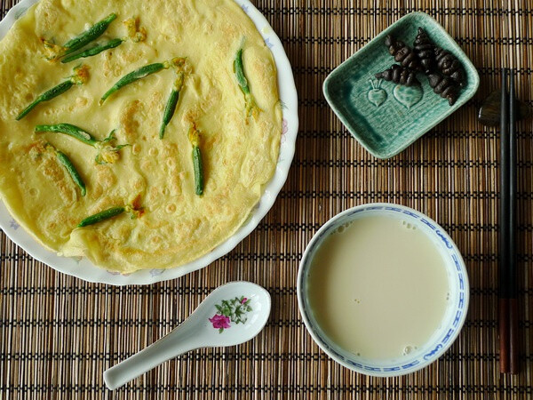 黄瓜花蛋饼+豆浆