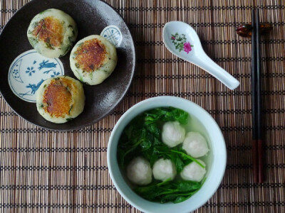 花椒芽儿土豆饼+鱼丸汤