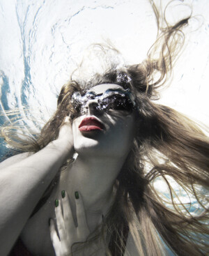 UNDERWATER FASHION EDITORIAL by Susanne Stemmer