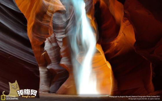 地狱幽灵：摄于美国亚利桑那州羚羊峡谷（Antelope Canyon）