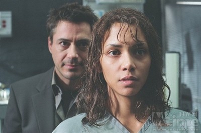 《歌西卡》 gothika 心理学看点：犯罪心理学，失忆。