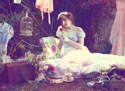 Chicwish Dress, Vintage Top, Diy Daisy Headband, Iwearsin Skirt好梦幻的19岁女生