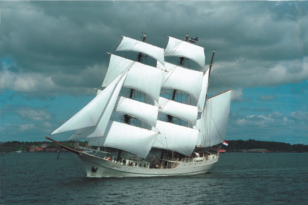 船名：阿耳忒弥斯(ARTEMIS). Class: A. 船籍：荷兰. LOA: 56.7m. 帆型: 三桅帆船（Barque 3）. 建造：1926年. 母港：NA.