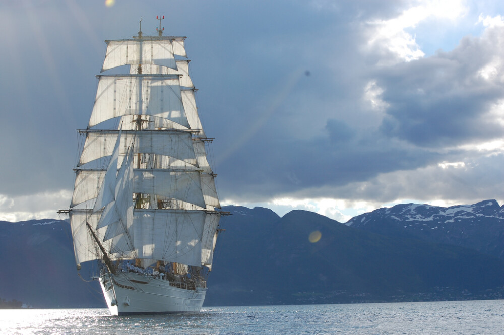 船名：白天鹅号（CISNE BRANCO）. Class: A. 船籍：巴西. LOA: 88.4m. 帆型: 全帆装船（fully rigged ship）. 建造: 1999. 母港：NA.