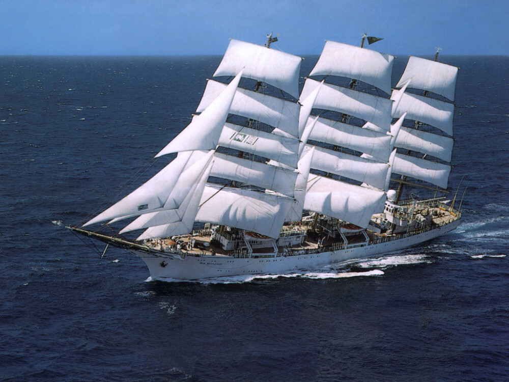 船名：青春礼物号（DAR MLODZIEZY）. Class: A. 船籍：波兰. LOA: 108.81m. 帆型: 全帆装船（fully rigged ship）. 建造: 1982. 母港：格丁尼亚港