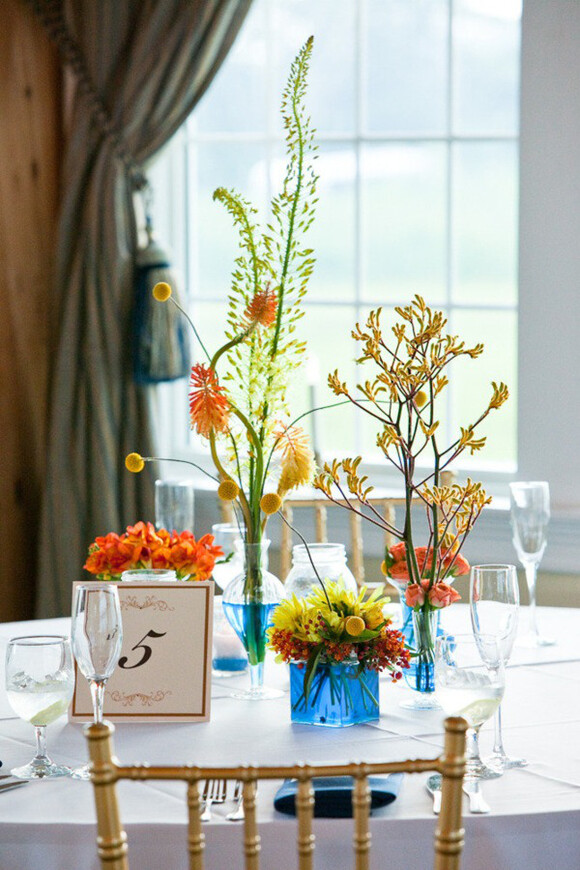 婚礼花艺-手捧花和简洁的桌花