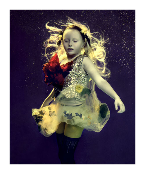 摄影师René及Radka ，分别来自德国和捷克共和国，2000年起在巴黎共同工作。他们的作品出现在多种著名的杂志及报刊上 ，客户有阿迪达斯，Miss Sixty，Energie，和Aston Martin等。官方网站:http://www.reneradka.com/