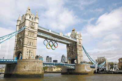 巨型奥运五环挂在伦敦桥上 这是闹哪样- -