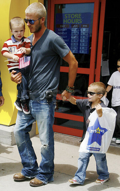 David Beckham with his sons - david-beckham Photo