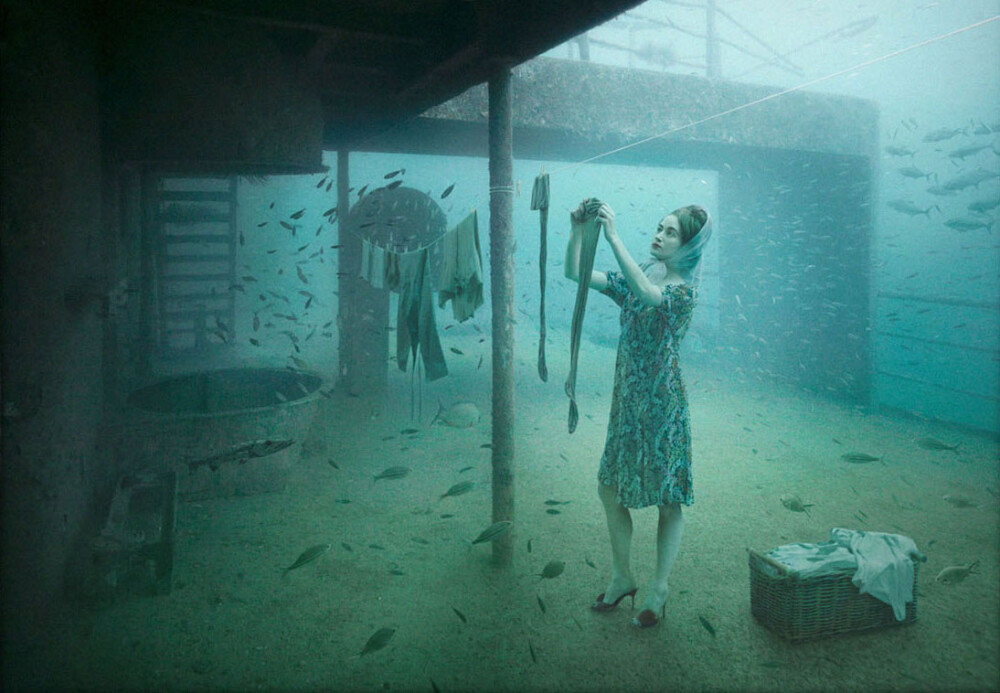 Andreas Franke，来自奥地利的摄影师。他将这场艺术展命名为“范登堡：地表下的生活”(The Vandenberg：Life Below The surface)。在去年，Franke探测了淹没在海里的“范登堡”号军舰，而他也在佛罗里达州拍摄了很多沉船现场照片，当他回到奧地利查看照片时，顿时萌生了这个有趣的主意，为那艘像人造暗礁的沉船賦予了新的生命。Franke让潜水者用12快强力磁铁把拍摄的超现实摄影数码照片吸附在长93英尺(约28米)的船舷上，这些照片外有3毫米的樹脂玻璃封住，装裱在不锈钢的铁框上，再用矽樹脂密封防水。Franke的作品与这艘沉船的工业金属质感形成对比，主页：http://www.staudinger-franke.com