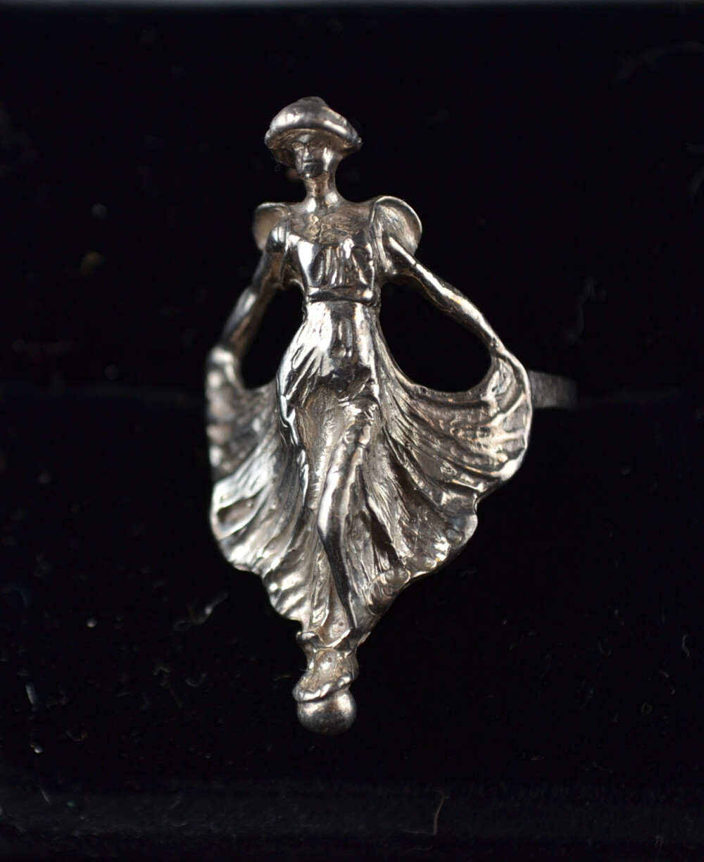 Lady’s Sterling Silver Ring – “Debutante” | eBay 美翻了 精致却又质朴的手工感