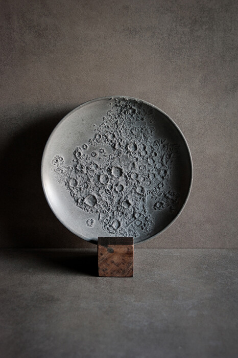 【水泥盘 concrete plate-什么design】将极简的美发挥到了极致，水泥盘新增加了大家喜闻乐见的月球盘，现在真的可以用月球盘登陆啦！报告组织！我要登陆了！！请大家支持：http://www.jue.so/project/253 www.jue.so