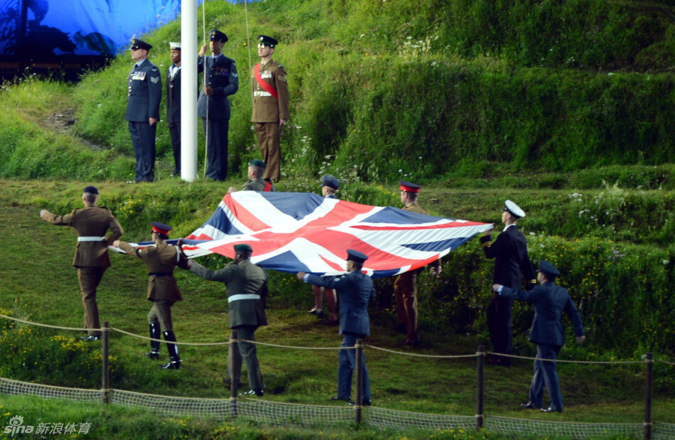 八人护卫英国国旗