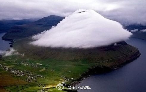 那些浮动的念头，遮住了自性，若能跳出来，看它流动，放下悲喜，其实一切都很美