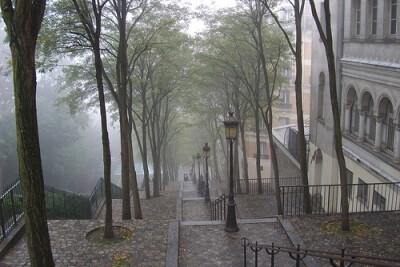 巴黎蒙马特高地 下雨天