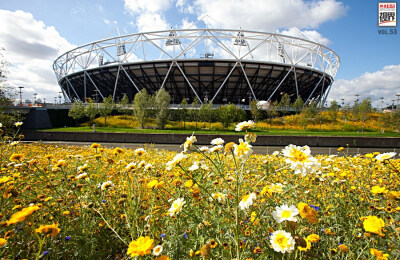 竣工的伦敦碗外景 2011年10月3日，伦敦，静盼奥运的伦敦奥林匹克体育场。