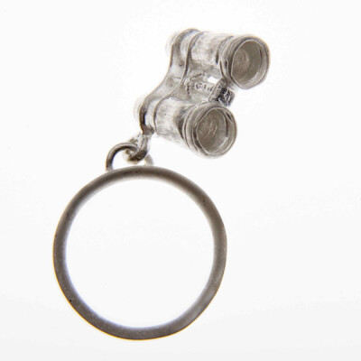 100s and 1000s系列里有四轮马车，小城堡，望远镜，每个都像是童话中的物品。Hannah想通过这个系列，唤起自己对曾经嬉戏过的那片土地和无忧无虑的童年的回忆。戴上小马车戒指，愿它带你去远方遨游；带上望远镜戒指，…