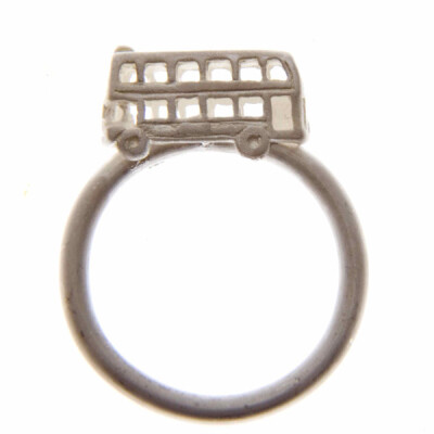 澳洲设计师【100s and 1000s】童话系列 魔法公交车戒指 ，【尺寸】 火车长1.8cm， 高0.8cm， 宽0.4cm，戒指指圈直径1.7-1.9cm