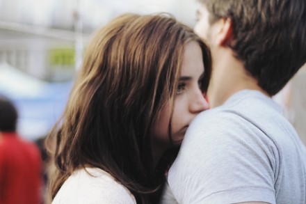 有个男人的兄弟问他：“你这辈子最怕什么？”他回答说：“我老婆的眼泪。因为我是一个男人，我不能让我爱的女人掉一滴眼泪。