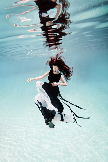 Featured Underwater Fashion Photographer – Ilse Moore