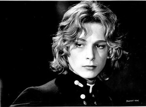 魂断威尼斯中的美少年伯恩·安德森，被誉为40年前的美少年，却被塔奇奥这个角色彻底毁了，他的一生是个悲剧