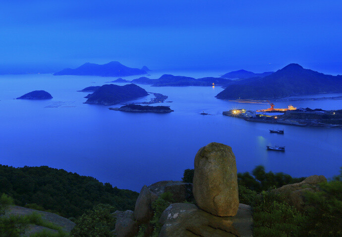 这是照得石头，还是夜景. ...