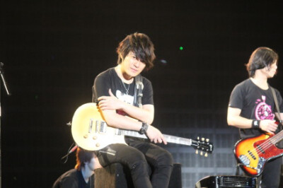 怪兽哥 不要这样看着镜头 要被秒死啊！